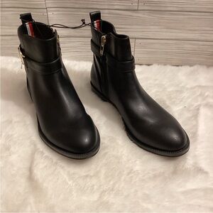 NWOT Tommy Hilfiger Rezin 2 Women’s Black Ankle Boots Size 6.5